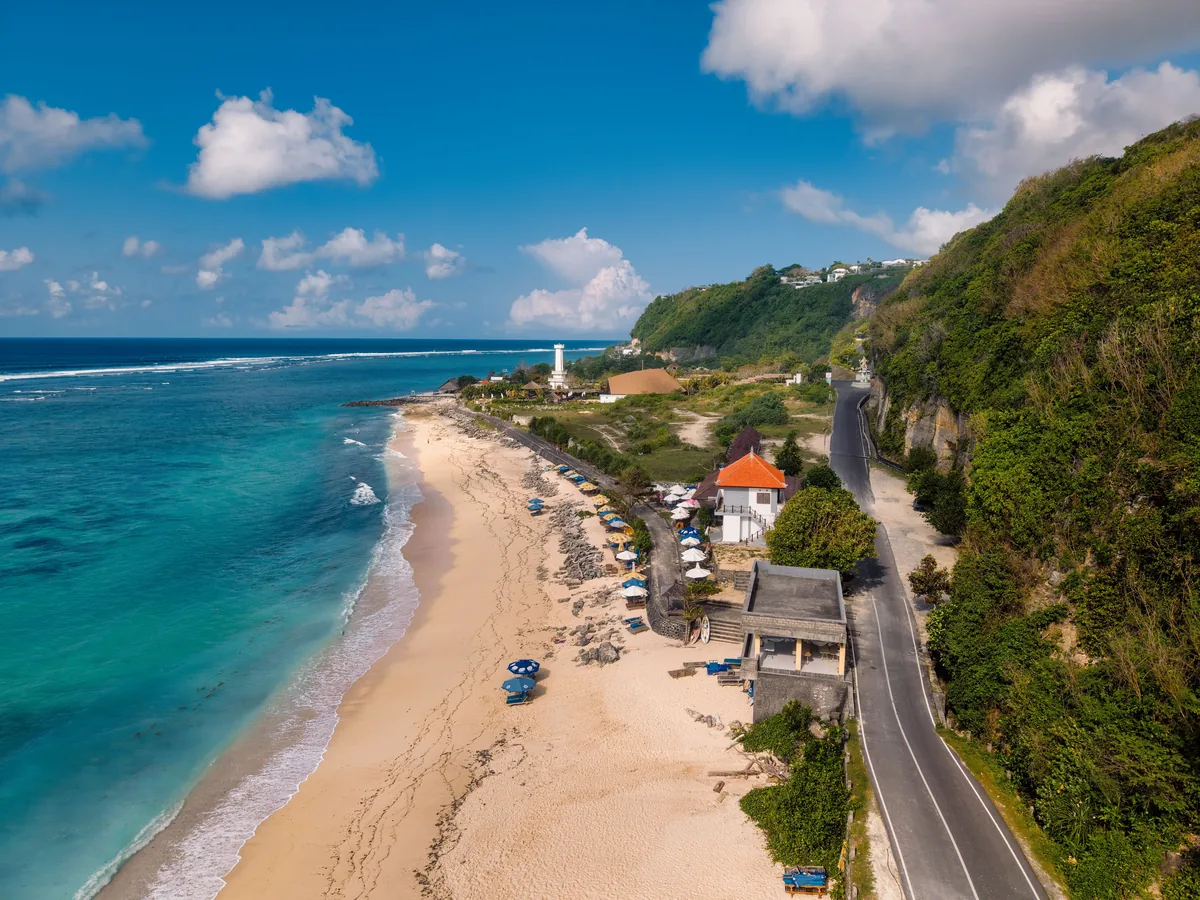 The cliff-cut road down to Pandawa beach