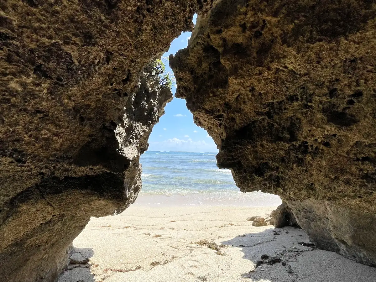 The rock arch and reef at Bingin beach